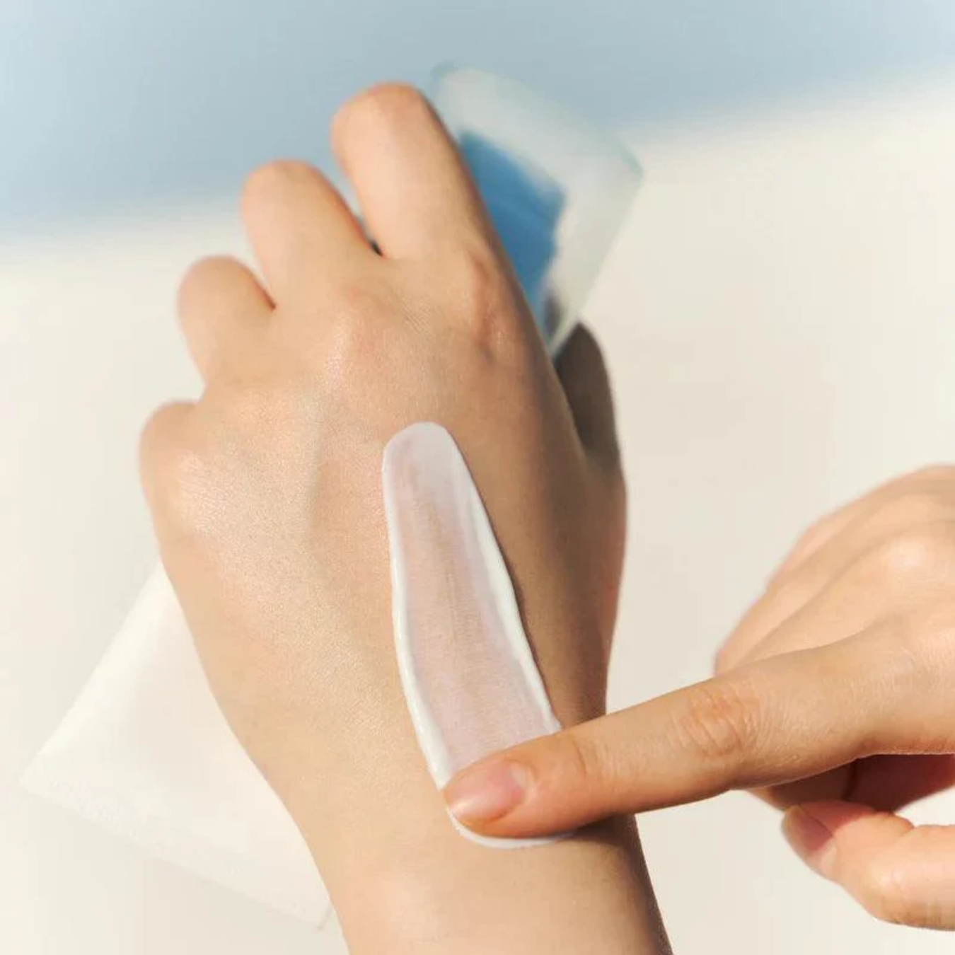 Madagascar Centella Hyalu-cica Water-fit Sun Serum