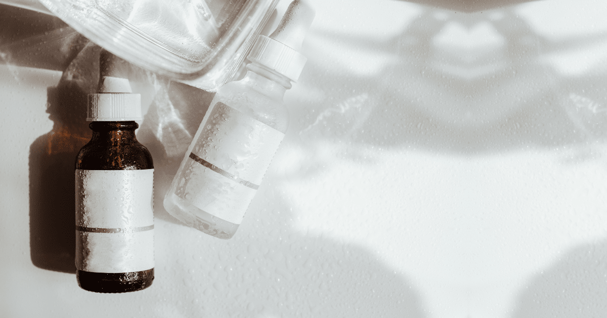 Goutte de sérum acide hyaluronique